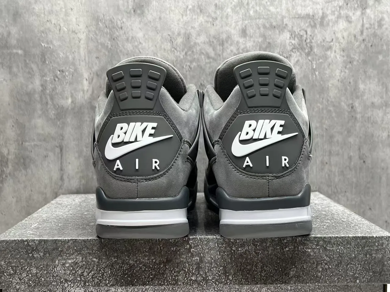 Tênis de basquete Air Jordan 4 cinza monocromático 5