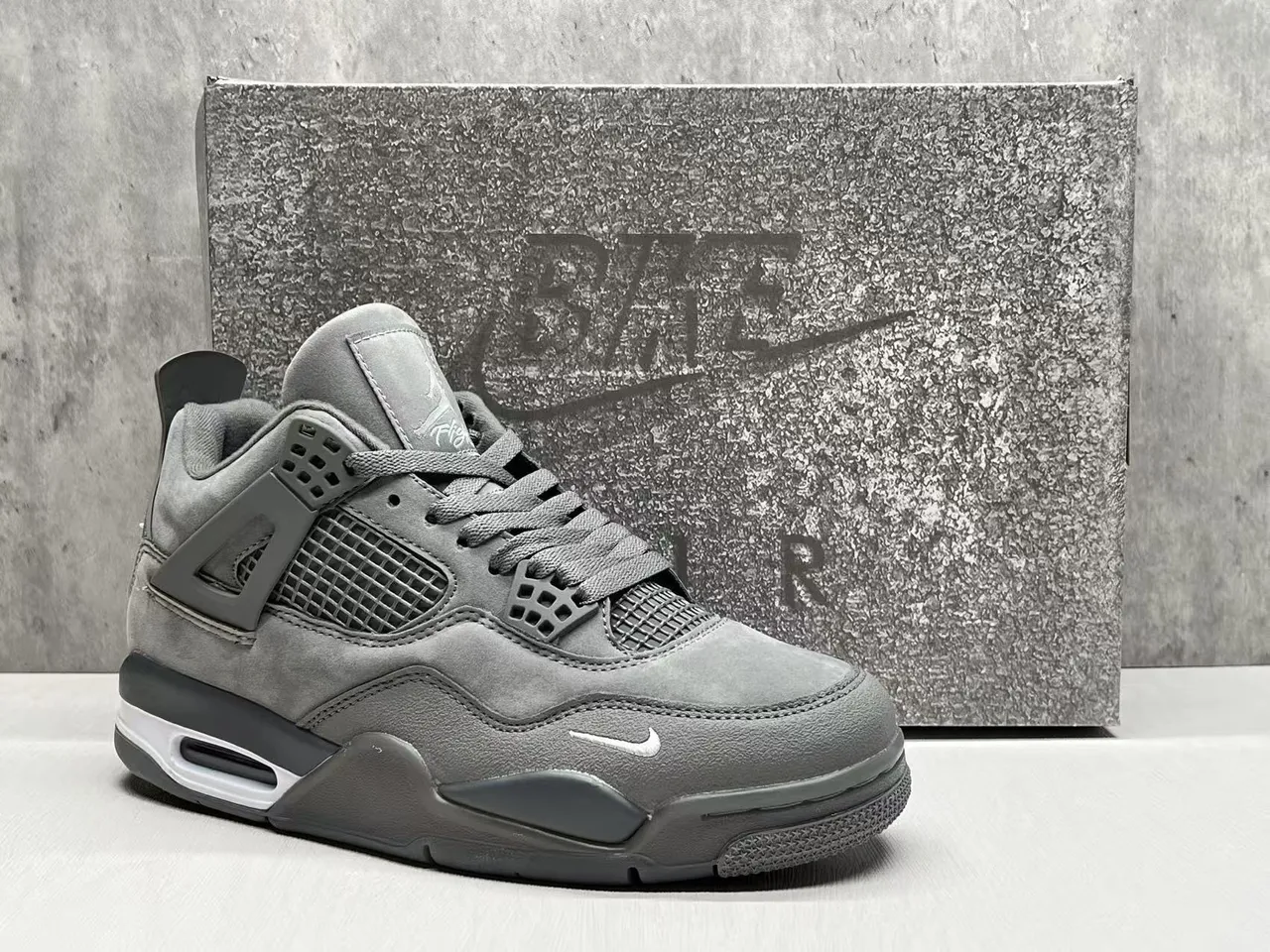 Tênis de basquete Air Jordan 4 cinza monocromático 9