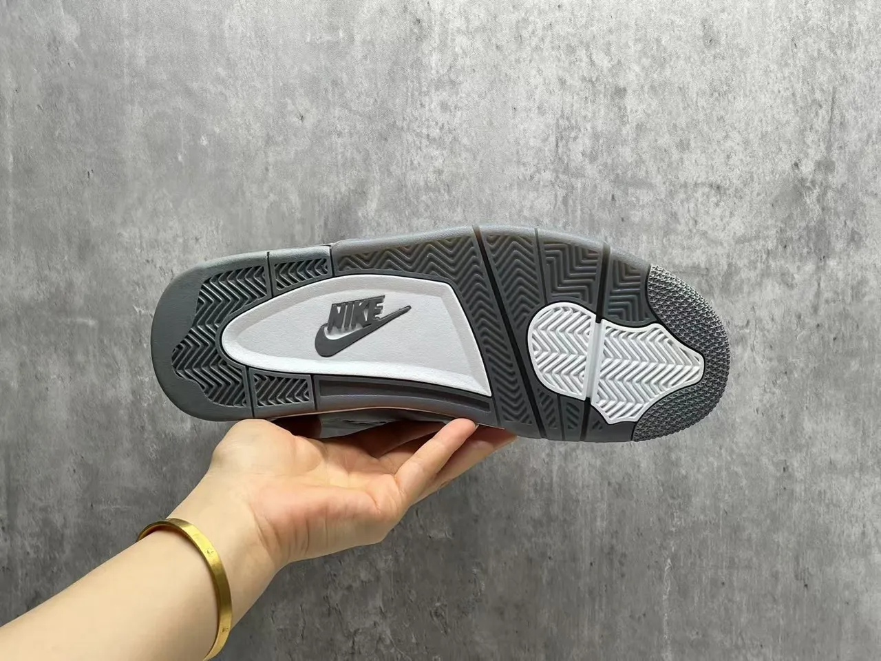 Tênis de basquete Air Jordan 4 cinza monocromático 10
