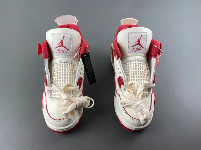 حذاء كرة السلة Air Jordan 4 بلون أوف وايت وأحمر 10