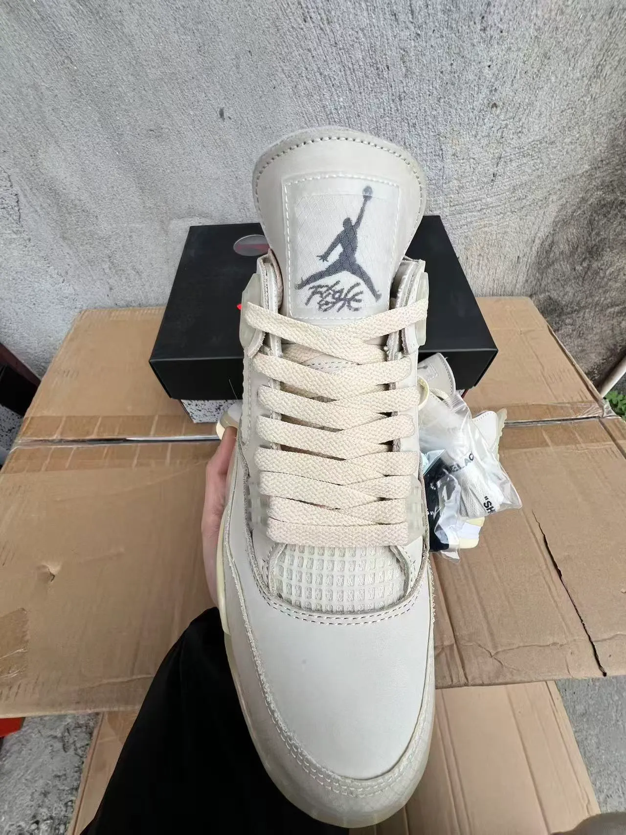 Zapatillas de baloncesto lifestyle Air Jordan 4 Off-White beige 3