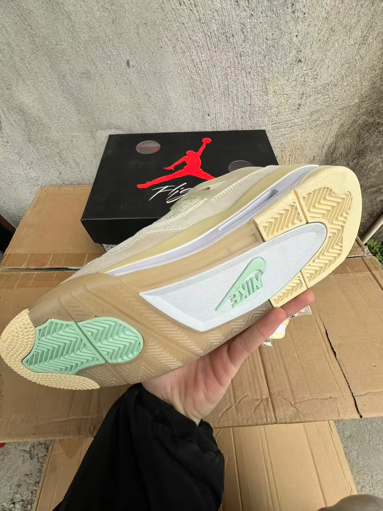 Zapatillas de baloncesto lifestyle Air Jordan 4 Off-White beige 6