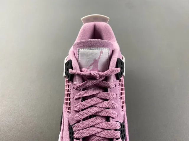 Zapatillas de baloncesto Air Jordan 4 de ante rosa y blanco moteado 5