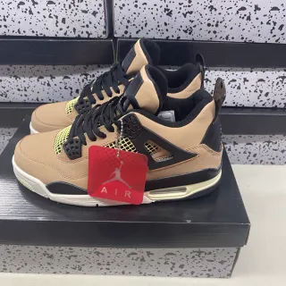 Tênis de basquete Air Jordan 4 bege preto amarelo neon