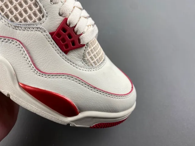 Chaussures de basketball Air Jordan 4 blanc et rouge 2