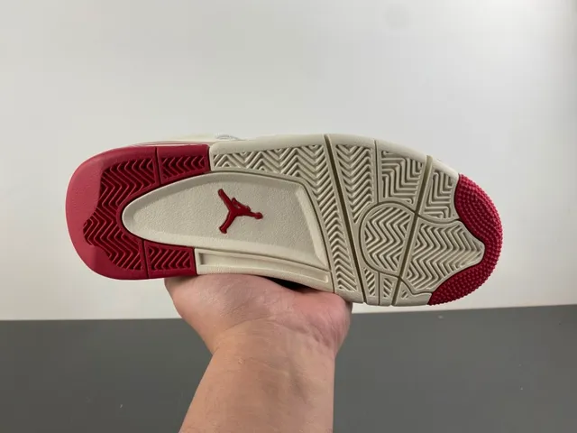 Chaussures de basketball Air Jordan 4 blanc et rouge 9