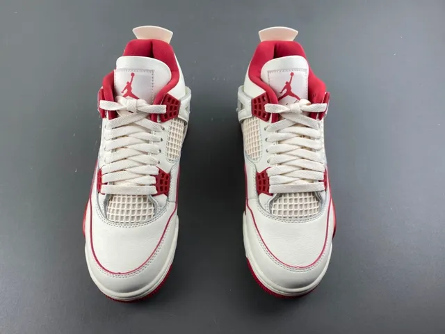 Chaussures de basketball Air Jordan 4 blanc et rouge 11