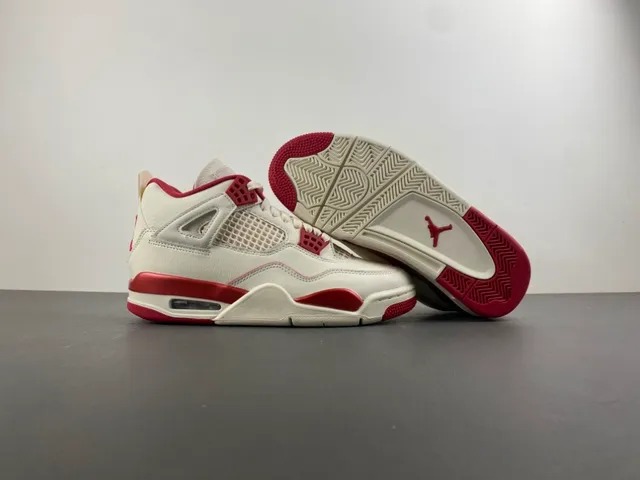 Chaussures de basketball Air Jordan 4 blanc et rouge 12