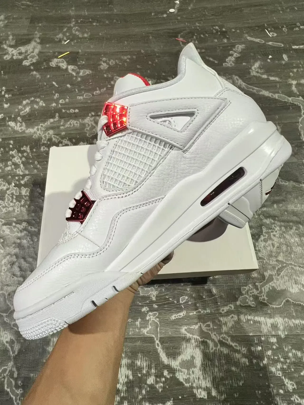 Air Jordan 4 Chaussures de basketball Blancs et Rouges 5