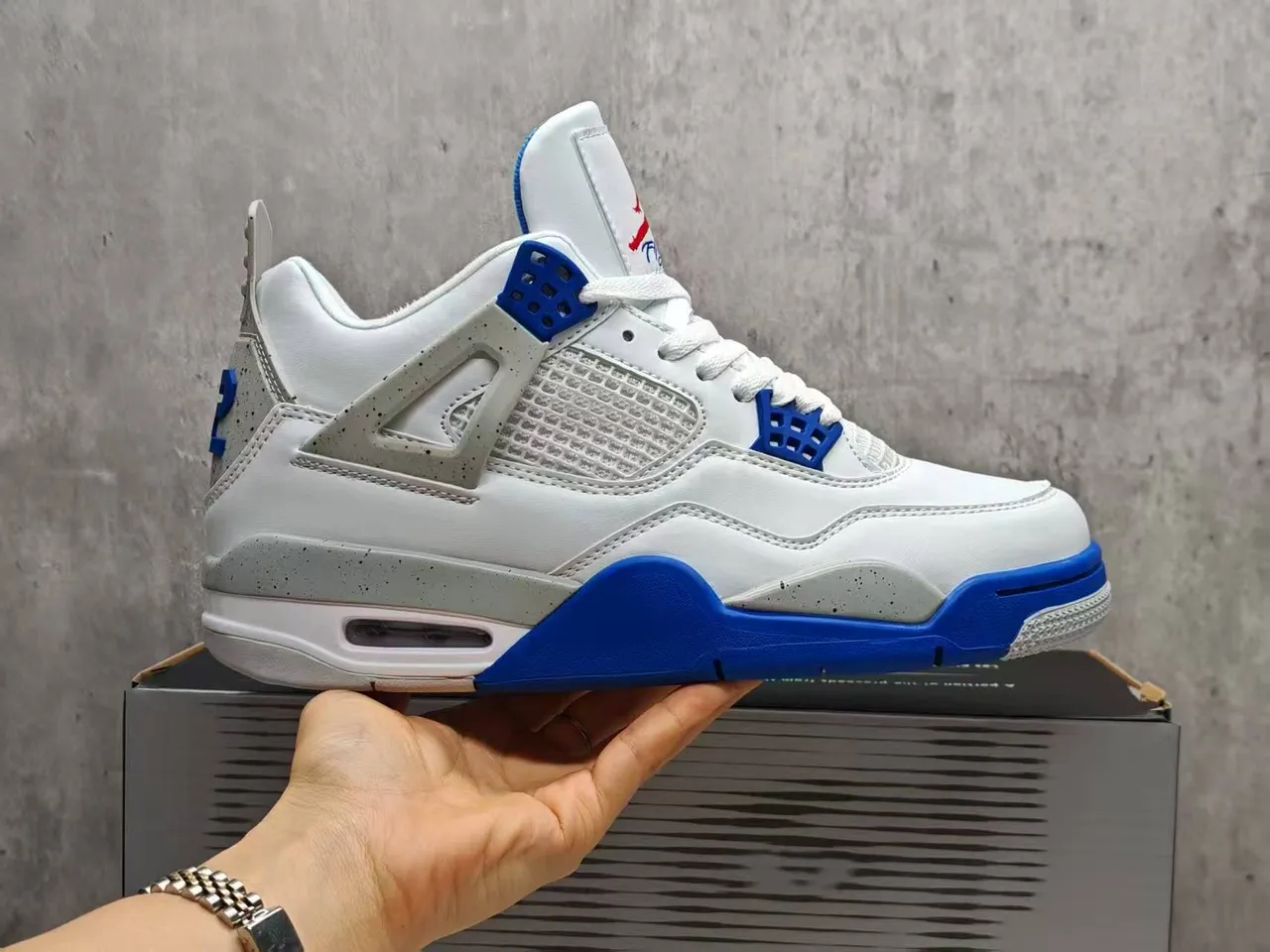 Air Jordan 4 白色皇家蓝水泥篮球鞋 5