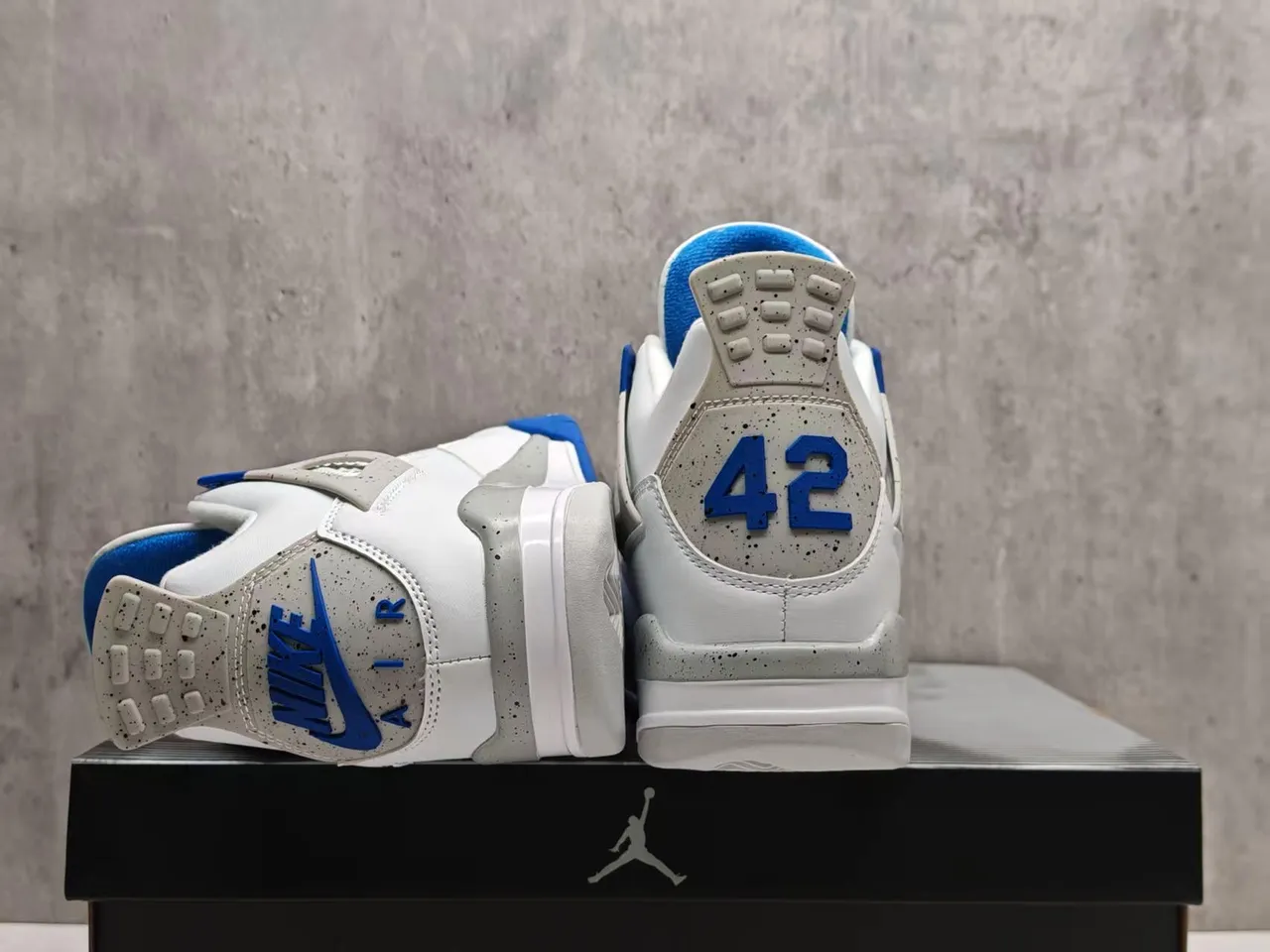 Air Jordan 4 白色皇家蓝水泥篮球鞋 7