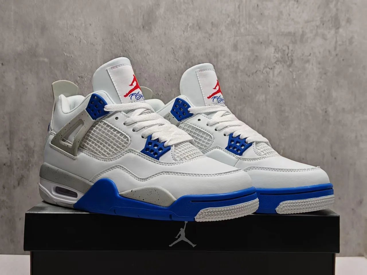 Air Jordan 4 白色皇家蓝水泥篮球鞋 9