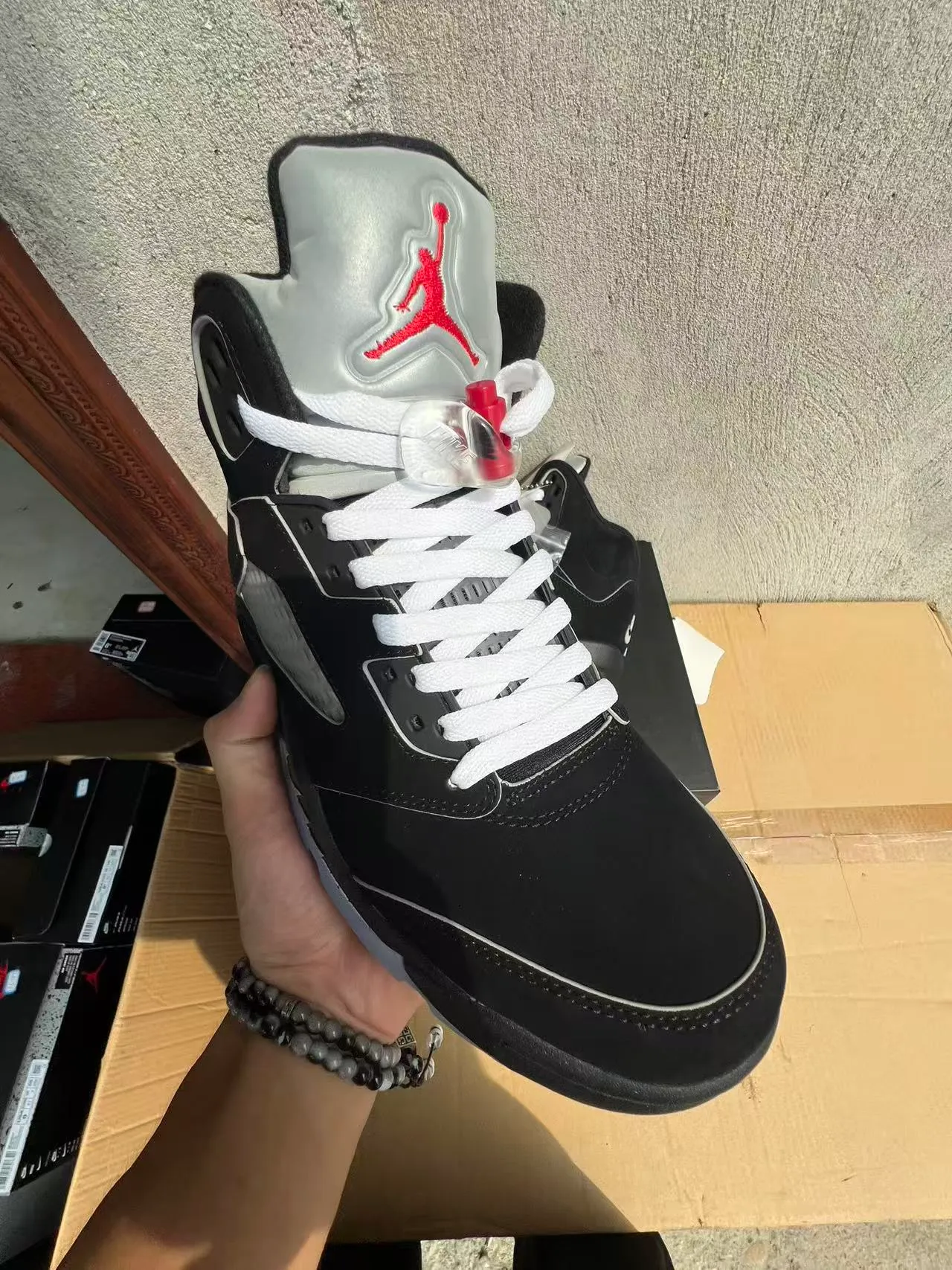 حذاء كرة السلة Air Jordan 5 أسود فضي أزرق جليدي 2