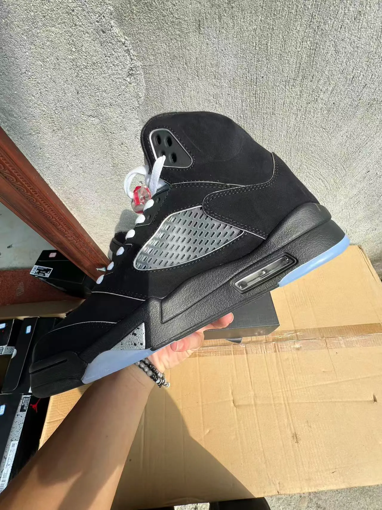 حذاء كرة السلة Air Jordan 5 أسود فضي أزرق جليدي 5