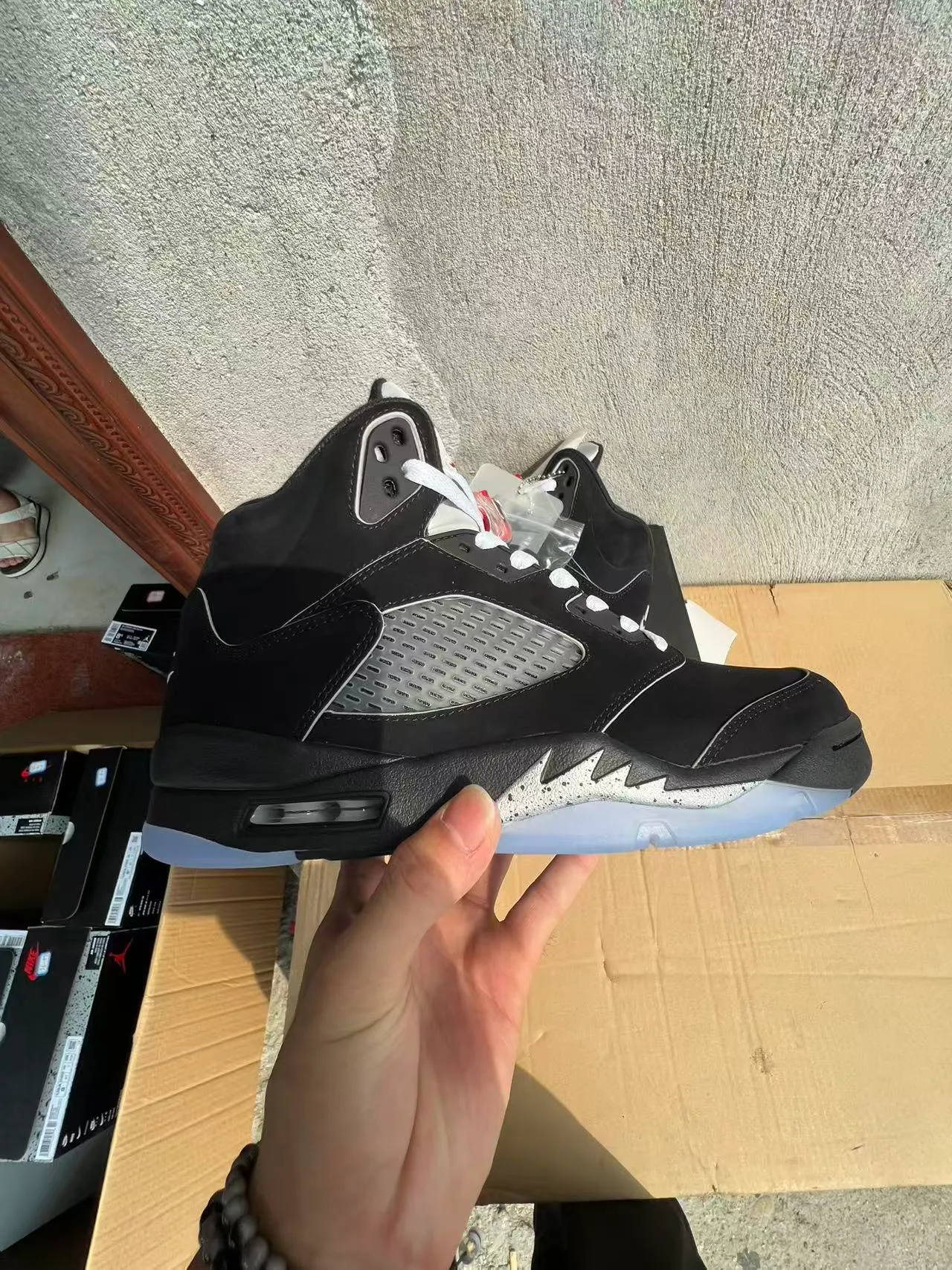 حذاء كرة السلة Air Jordan 5 أسود فضي أزرق جليدي 7
