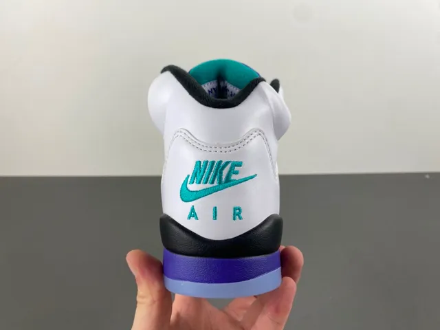 Chaussures de basketball Air Jordan 5 blanc violet sarcelle 4