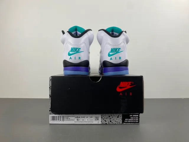 Chaussures de basketball Air Jordan 5 blanc violet sarcelle 17