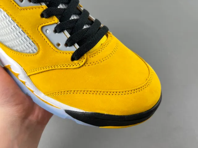 Chaussures de basketball Air Jordan 5 jaune noir blanc 2