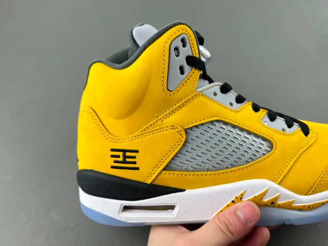 Chaussures de basketball Air Jordan 5 jaune noir blanc 3