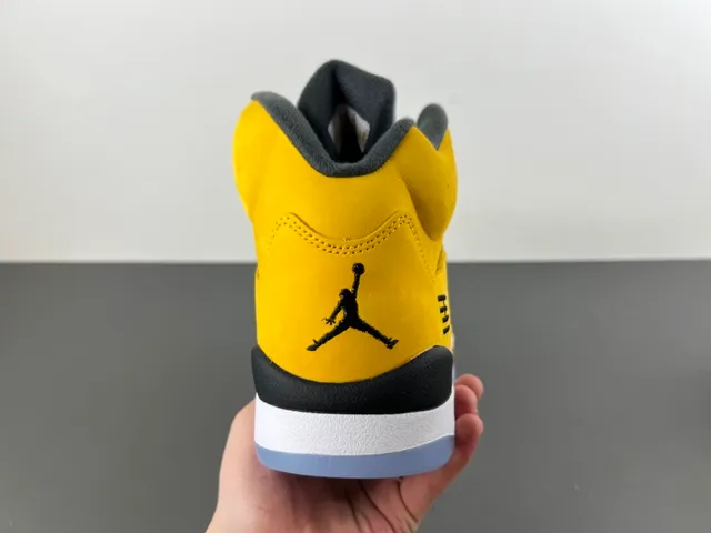 Chaussures de basketball Air Jordan 5 jaune noir blanc 4