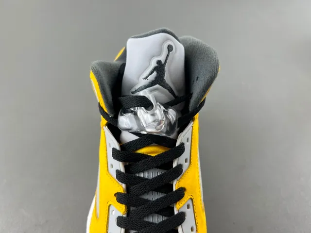 Chaussures de basketball Air Jordan 5 jaune noir blanc 6