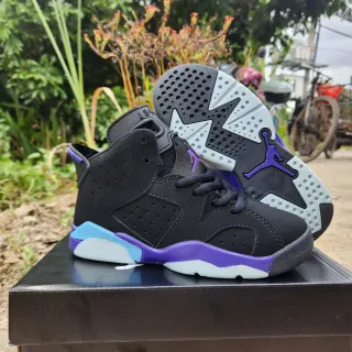 Tênis de basquete Air Jordan 6 preto e roxo gelo
