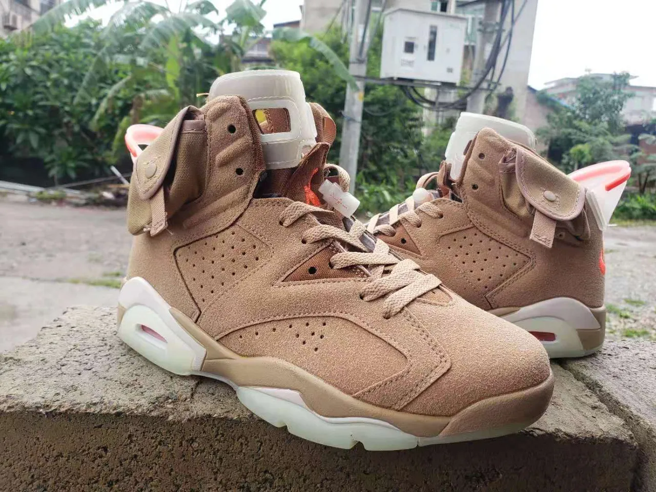 Tênis de basquete Air Jordan 6 Travis Scott em camurça bege 3