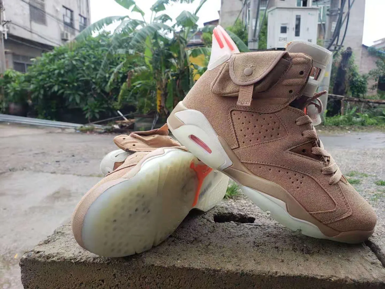Tênis de basquete Air Jordan 6 Travis Scott em camurça bege 4