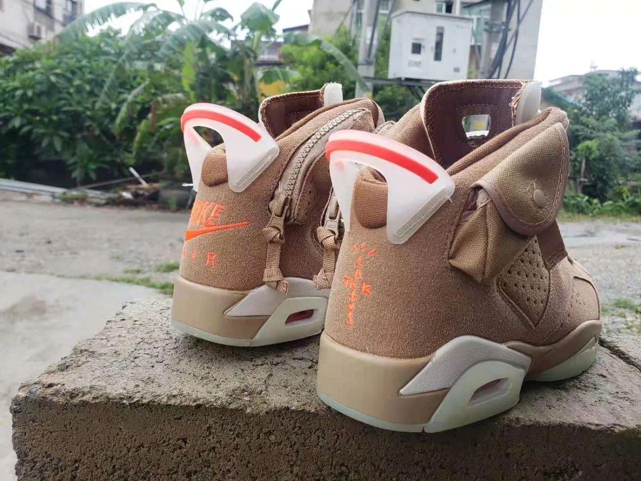 Tênis de basquete Air Jordan 6 Travis Scott em camurça bege 5