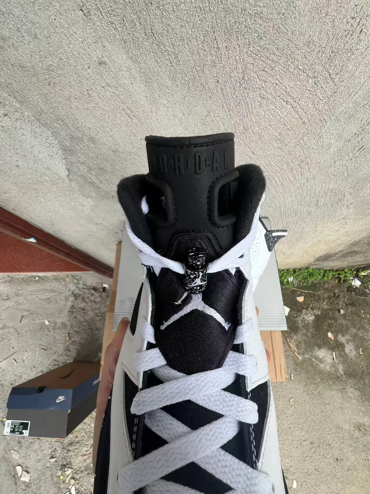 Chaussures de basketball Air Jordan 6 blanc et noir moucheté 4
