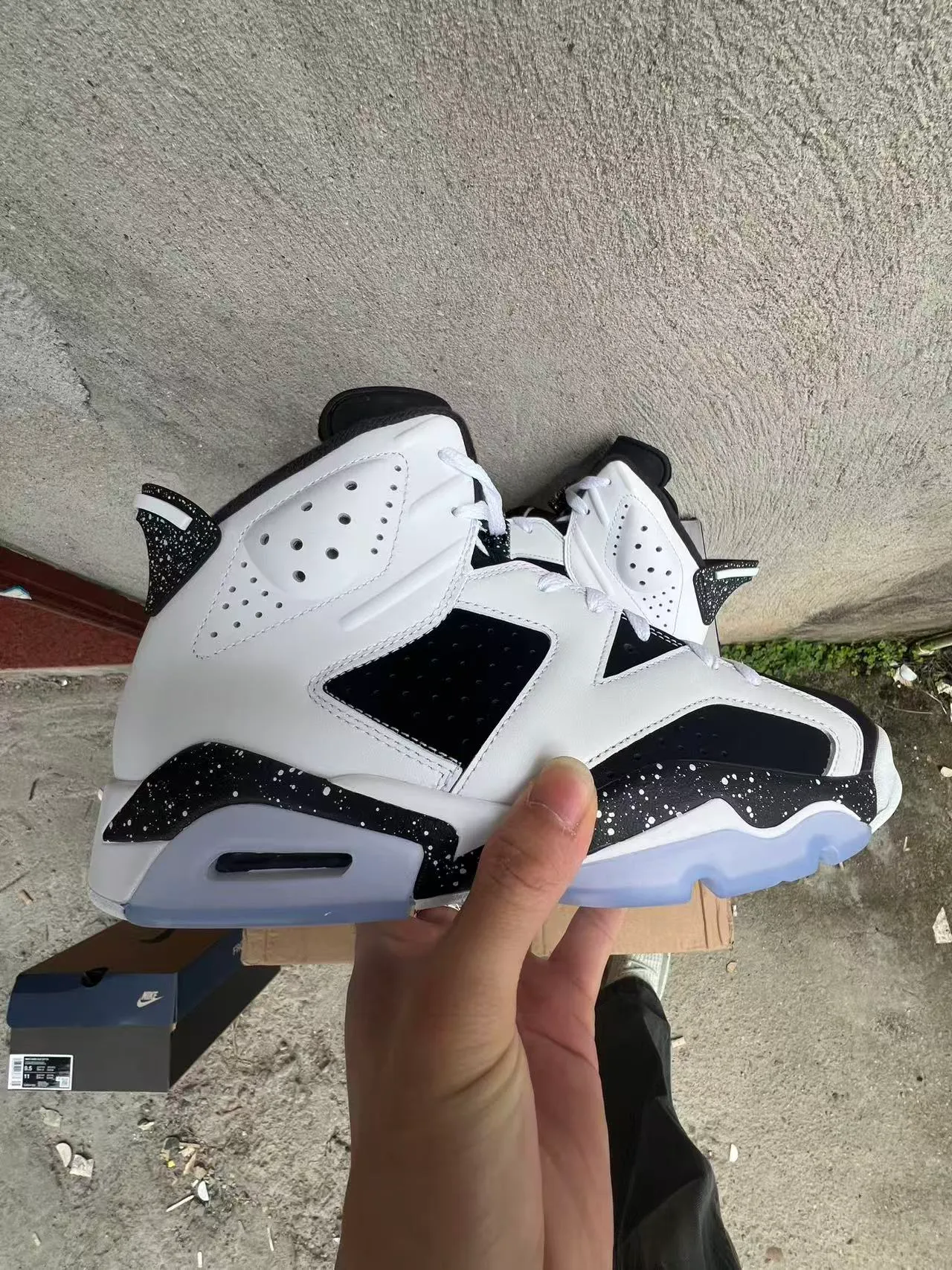 Chaussures de basketball Air Jordan 6 blanc et noir moucheté 7