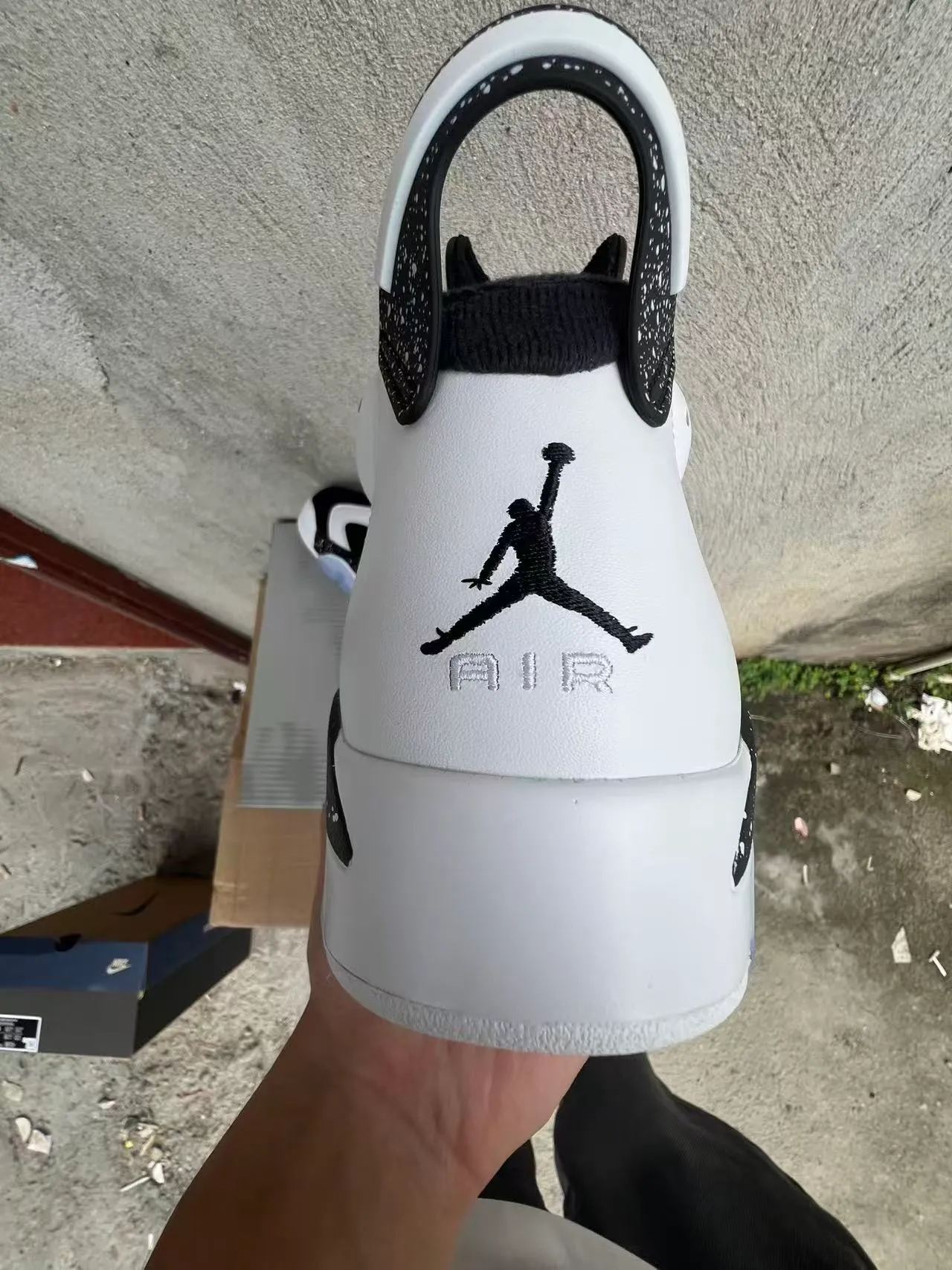 Chaussures de basketball Air Jordan 6 blanc et noir moucheté 8