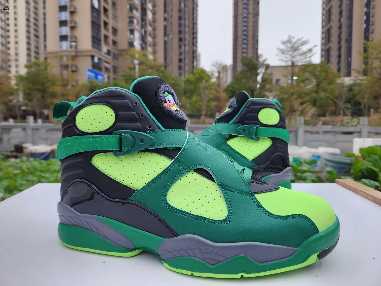 Chaussures de basketball Air Jordan 8 vert et lime fluo 3
