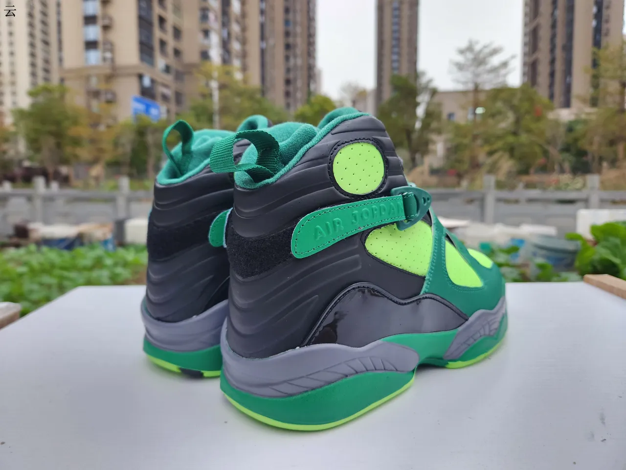 Chaussures de basketball Air Jordan 8 vert et lime fluo 4