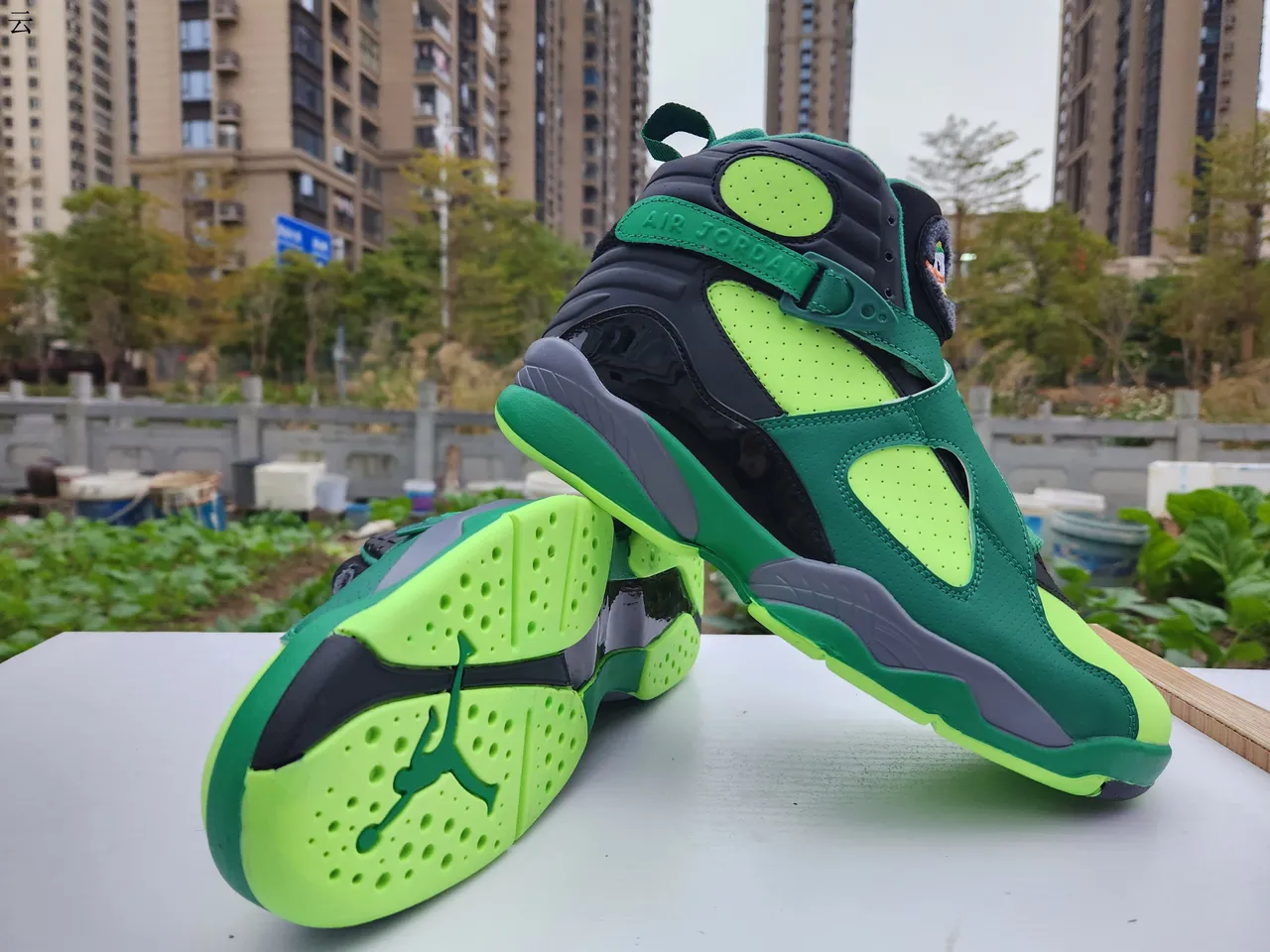 Chaussures de basketball Air Jordan 8 vert et lime fluo 5