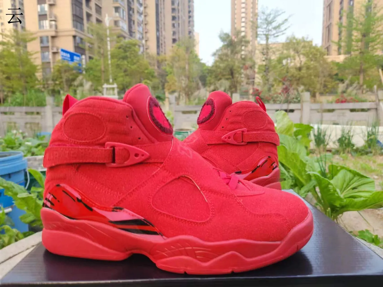 Zapatillas de baloncesto Air Jordan 8 rojo y negro 2