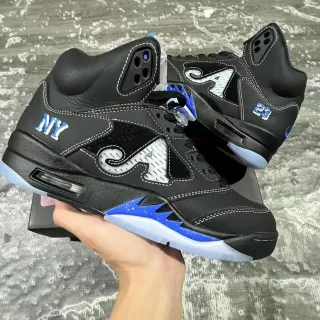 Zapatillas de baloncesto Air Jordan de caña alta silueta en negro y azul con parte superior de cuero y malla