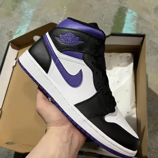 Tênis de basquete Air Jordan cano alto com cabedal de couro preto e roxo
