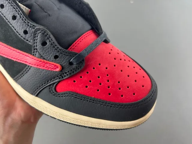 Air Jordan Chaussures de Basketball Noir et Rouge Low-Top Perforées à l'Orteil 2