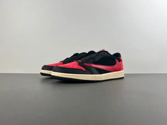 Air Jordan Chaussures de Basketball Noir et Rouge Low-Top Perforées à l'Orteil 10