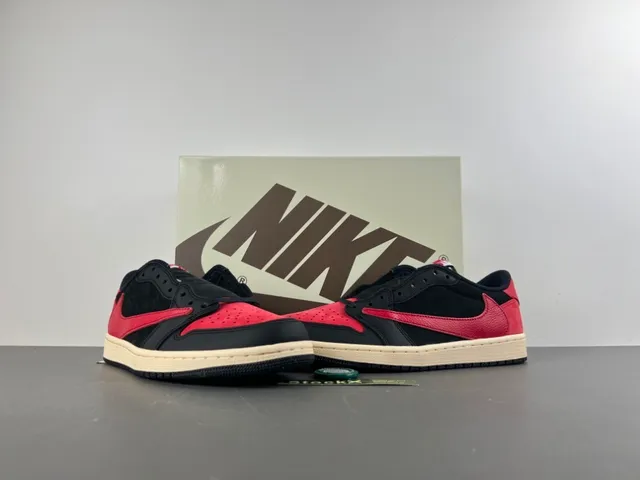 Air Jordan Chaussures de Basketball Noir et Rouge Low-Top Perforées à l'Orteil 13