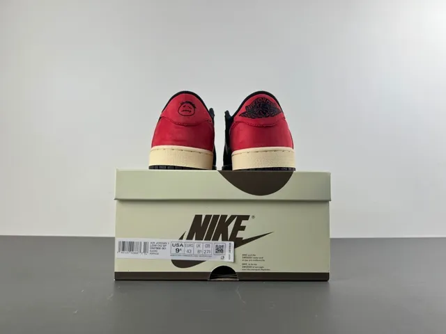 Air Jordan Chaussures de Basketball Noir et Rouge Low-Top Perforées à l'Orteil 17