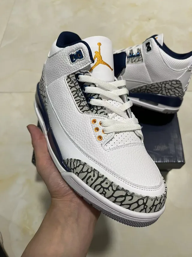 Chaussures de basketball montantes Air Jordan à motif éléphant blanc et bleu marine 2
