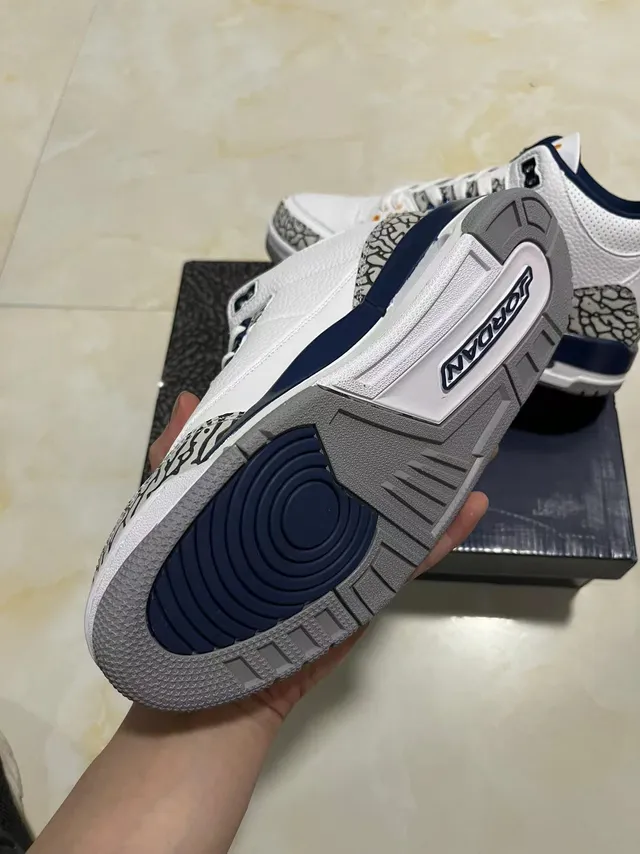Chaussures de basketball montantes Air Jordan à motif éléphant blanc et bleu marine 4