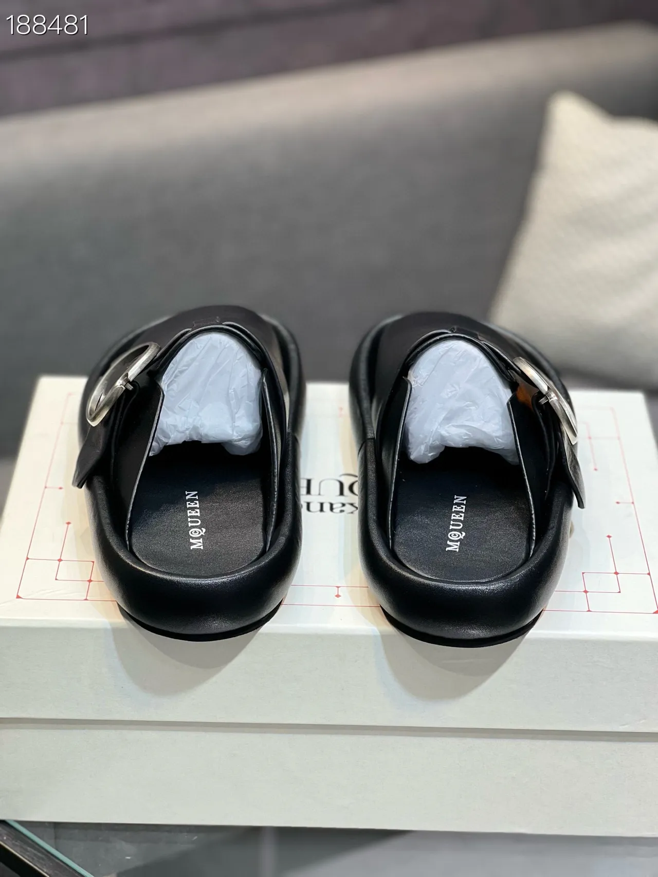 Alexander McQueen Buckle Mule काला चमड़ा लोफर्स 2