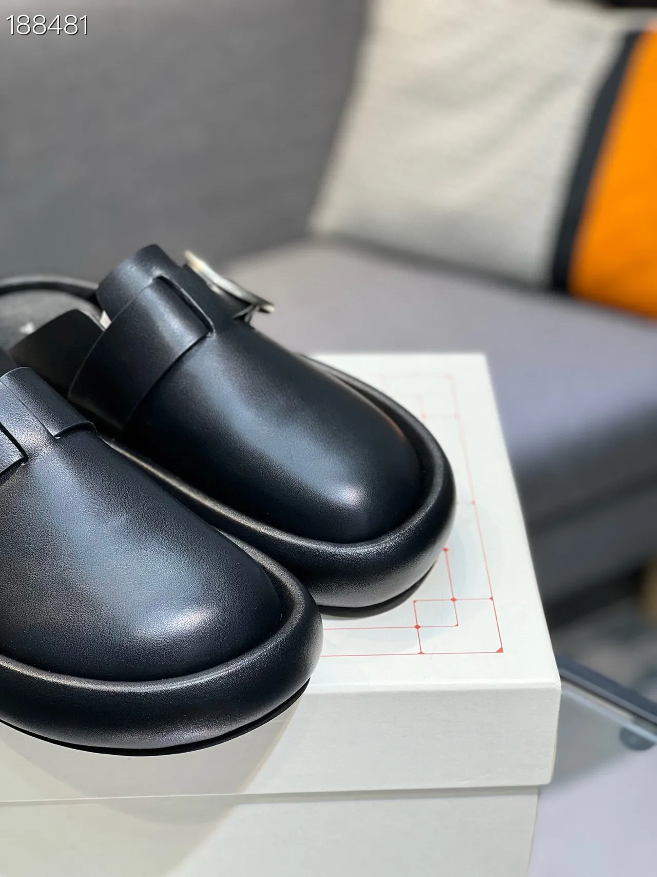 Alexander McQueen Buckle Mule काला चमड़ा लोफर्स 6