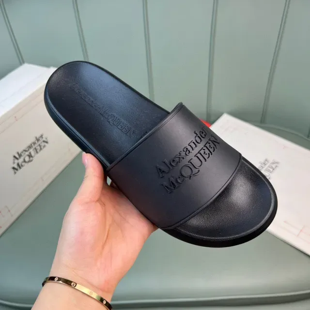 Alexander McQueen Logo Slide Chanclas Negras 5