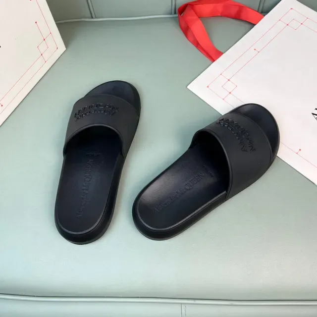 Alexander McQueen Logo Slide Chanclas Negras 6