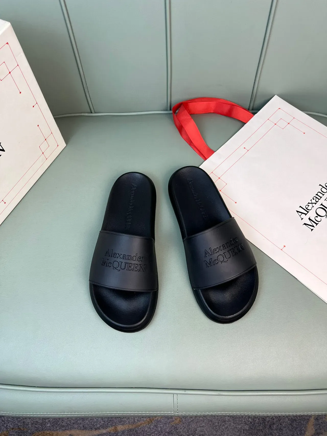 Alexander McQueen Logo Slide Chanclas Negras 8