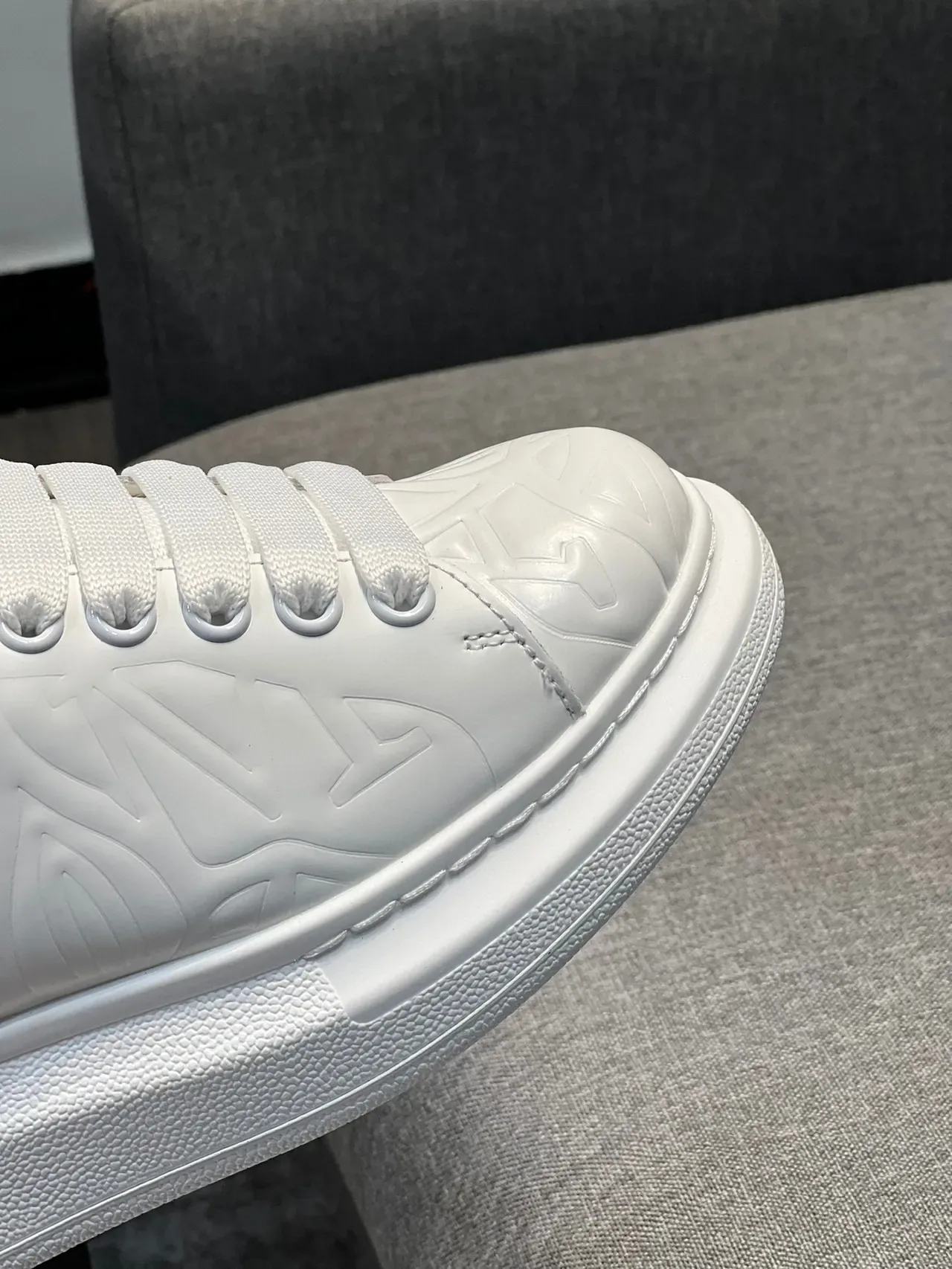 Alexander McQueen 全白色oversized厚底运动鞋 4